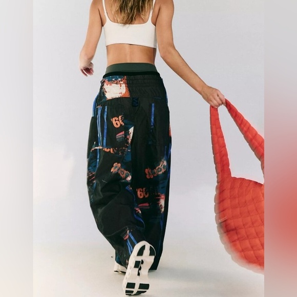 #47 NWT Free People Printed Fresh Start Pants in Billboard Dark Night Combo - Picture 4 of 5